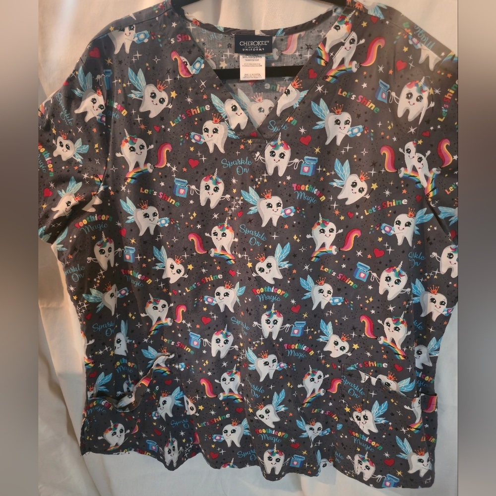 Cherokee Gray Scrub Top with Unitooth Print